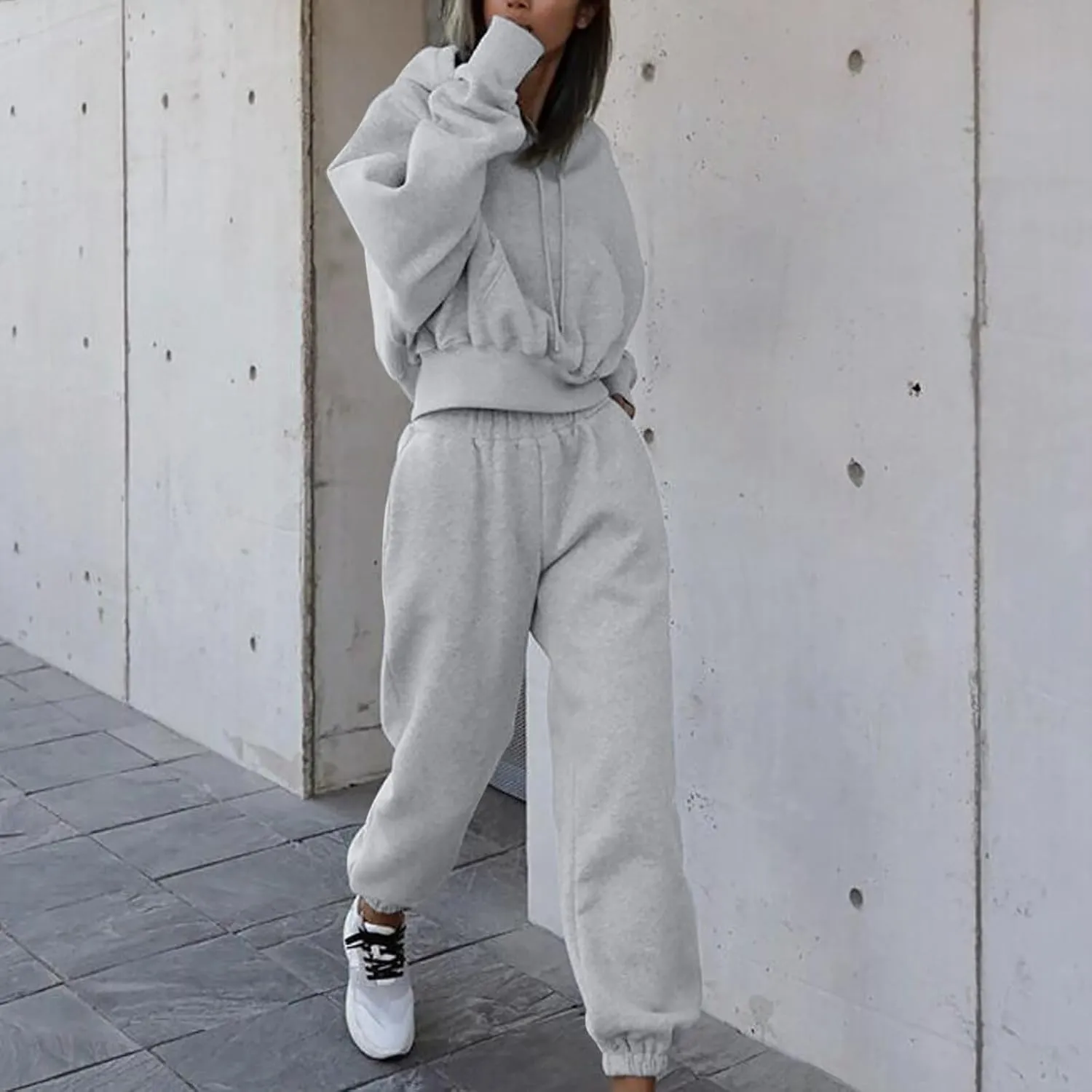 Cropped Hoodies and Jogger Pants Set Women 2 Piece Fleece Lined Fall Outfits Trendy Tracksuits Comfy Sweatsuits
